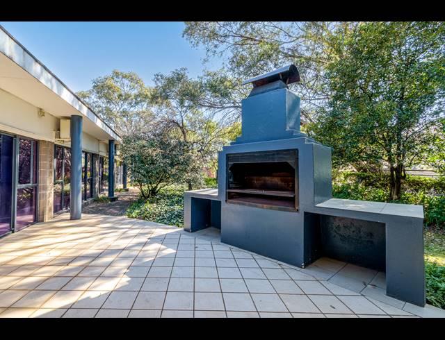 1,610M² OFFICE FOR SALE IN WOODMEAD